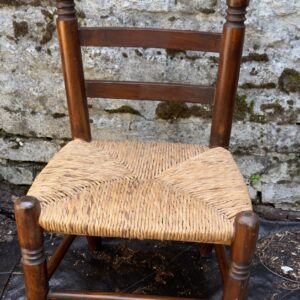 5787902088.jpg Vintage houten kinderstoeltje met rieten zitting – ca. 1950