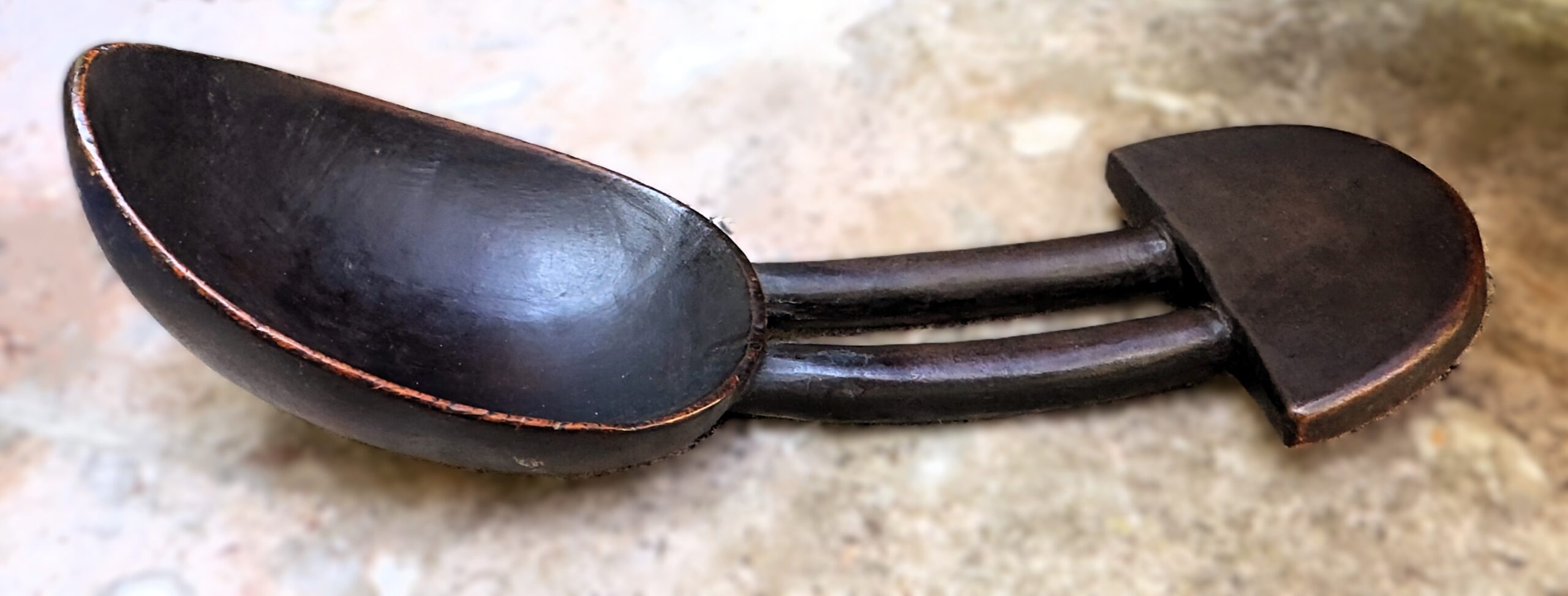 5875026251.jpg Etnografische Afrikaanse lepel met dubbele Bantu-steel – ca. 20ste eeuw