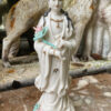 Antiek Chinees Guan Yin porseleinen beeldje uit Macau (7)_resultaat Gouden Sereniteit – Zeldzaam Chinees Guan Yin beeldje – Serene Chinese Guan Yin porcelain figurine – 1960s