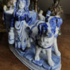 Antiek Delfts porseleinen Hollands melkmeisje met hondenkar – Antique Delft porcelain Dutch milkmaid with dog cart – ca. 1900