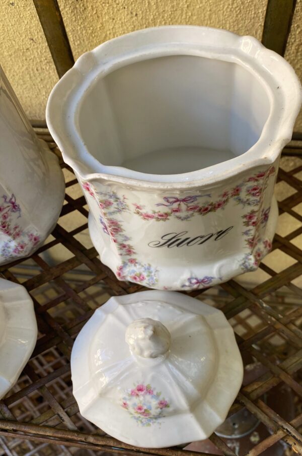 Antique French porcelain storage jars “Sucre” & “Café” – early 1900s (10) Antieke Franse voorraadpotten “Sucre” en “Café” | Antique French porcelain storage jars “Sucre” & “Café” – early 1900s