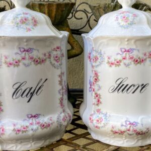 Antieke Franse voorraadpotten “Sucre” en “Café” | Antique French porcelain storage jars “Sucre” & “Café” – early 1900s