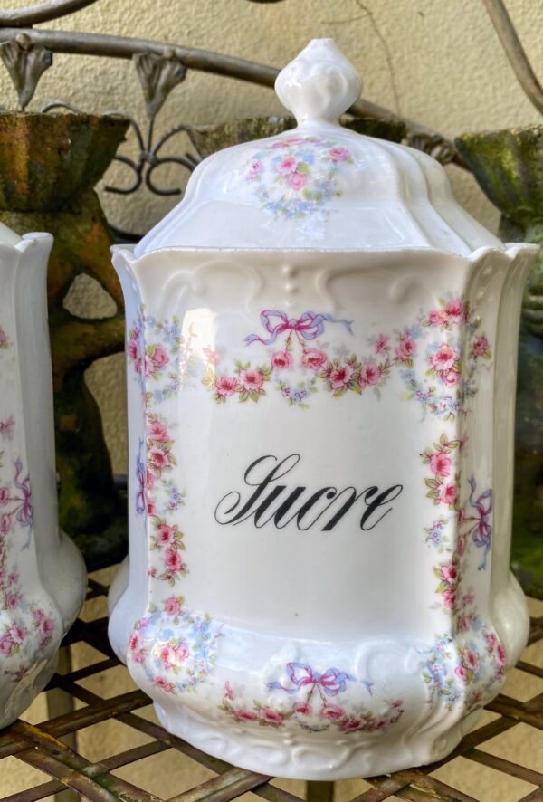 Antique French porcelain storage jars “Sucre” & “Café” – early 1900s (5) Antieke Franse voorraadpotten “Sucre” en “Café” | Antique French porcelain storage jars “Sucre” & “Café” – early 1900s