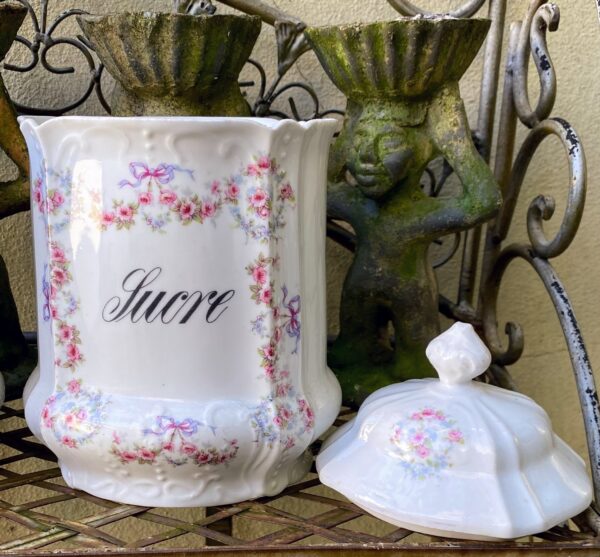 Antique French porcelain storage jars “Sucre” & “Café” – early 1900s (7) Antieke Franse voorraadpotten “Sucre” en “Café” | Antique French porcelain storage jars “Sucre” & “Café” – early 1900s