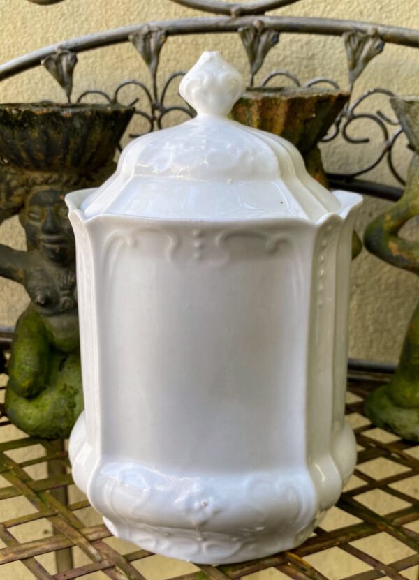 Antique French porcelain storage jars “Sucre” & “Café” – early 1900s (8) Antieke Franse voorraadpotten “Sucre” en “Café” | Antique French porcelain storage jars “Sucre” & “Café” – early 1900s