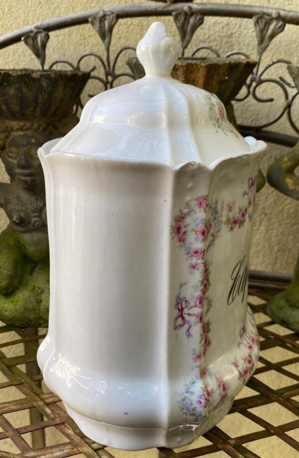 Antique French porcelain storage jars “Sucre” & “Café” – early 1900s (9) Antieke Franse voorraadpotten “Sucre” en “Café” | Antique French porcelain storage jars “Sucre” & “Café” – early 1900s