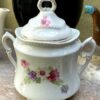 Antique French porcelain sugar pot with wildflowers – c.1900 (4) Antieke Franse suikerpot met veldbloemen | Antique French porcelain sugar pot with wildflowers – c.1900
