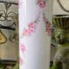 Antieke Duitse Max Roesler cilindervaas – porselein met netrand en rozenvolants | Antique German Max Roesler porcelain cylinder vase – reticulated rim & rose volants, c.1894–1921