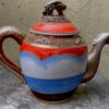 Antique Satsuma Moriage teapot – Geisha with shamisen & dragon head, Japan, c.1930 (9) Antieke Satsuma Moriage theepot – Geisha met shamisen & drakenkop, Japan | Antique Satsuma Moriage teapot – Geisha with shamisen & dragon head, Japan, c.1930