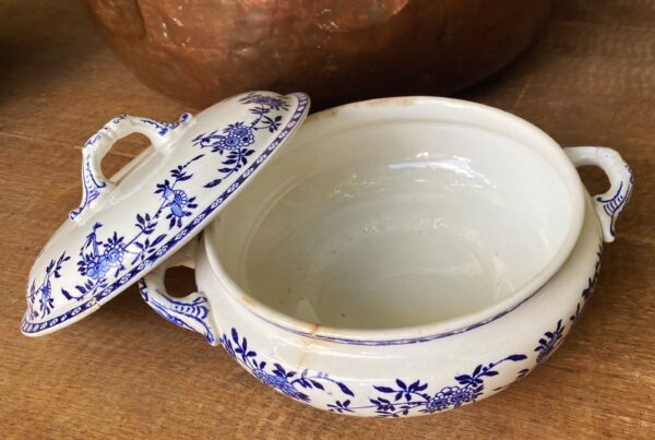 Antique ceramic tureen with lid – Petrus Regout Maastricht Dresden Decor, 19th century (10) Antieke keramische soepterrine met deksel | Antique ceramic tureen with lid – Petrus Regout Maastricht Dresden Decor, 19th century