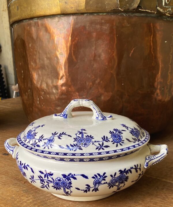 Antique ceramic tureen with lid – Petrus Regout Maastricht Dresden Decor, 19th century (16) Antieke keramische soepterrine met deksel | Antique ceramic tureen with lid – Petrus Regout Maastricht Dresden Decor, 19th century