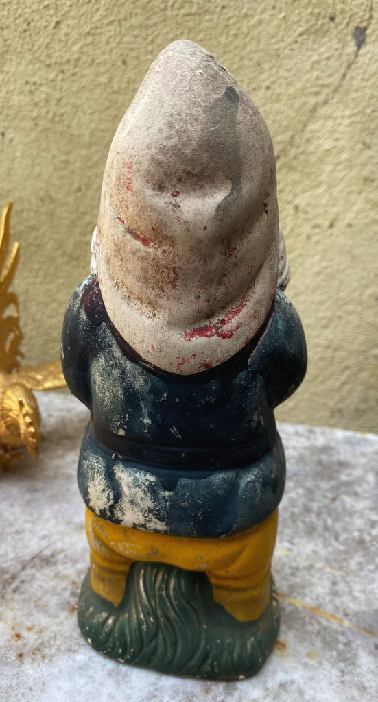Antique earthenware garden gnomes with faded paint – ca. 1950 (18) Antieke aardewerken tuinkabouters met vervaagde verflaag – Antique earthenware garden gnomes with faded paint – ca. 1950