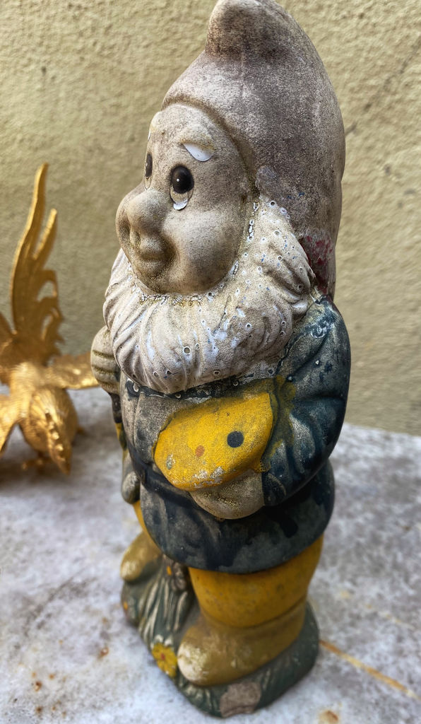 Antique earthenware garden gnomes with faded paint – ca. 1950 (19) Antieke aardewerken tuinkabouters met vervaagde verflaag – Antique earthenware garden gnomes with faded paint – ca. 1950