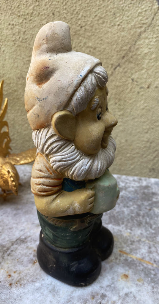 Antique earthenware garden gnomes with faded paint – ca. 1950 (22) Antieke aardewerken tuinkabouters met vervaagde verflaag – Antique earthenware garden gnomes with faded paint – ca. 1950