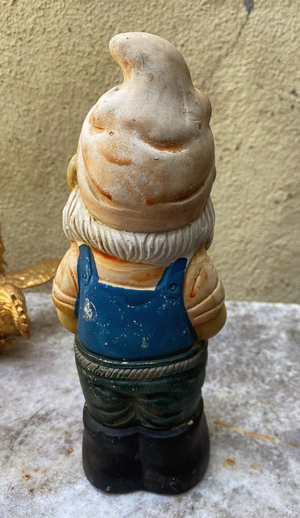 Antique earthenware garden gnomes with faded paint – ca. 1950 (23) Antieke aardewerken tuinkabouters met vervaagde verflaag – Antique earthenware garden gnomes with faded paint – ca. 1950
