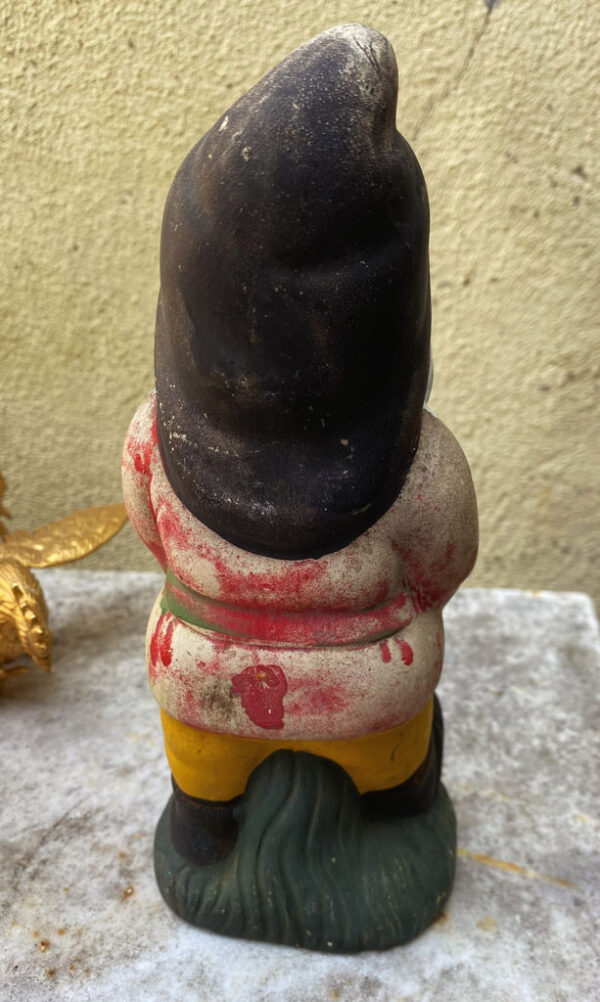 Antique earthenware garden gnomes with faded paint – ca. 1950 (7) Antieke aardewerken tuinkabouters met vervaagde verflaag – Antique earthenware garden gnomes with faded paint – ca. 1950