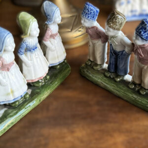 Antique polychrome porcelain Dutch farm children – ca. 1900 (14) Antieke polychrome porseleinen boerenkinderen in Hollandse klederdracht – Antique polychrome porcelain Dutch farm children – ca. 1900
