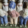 Antieke polychrome porseleinen boerenkinderen in Hollandse klederdracht – Antique polychrome porcelain Dutch farm children – ca. 1900