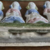 Antieke polychrome porseleinen boerenkinderen in Hollandse klederdracht – Antique polychrome porcelain Dutch farm children – ca. 1900