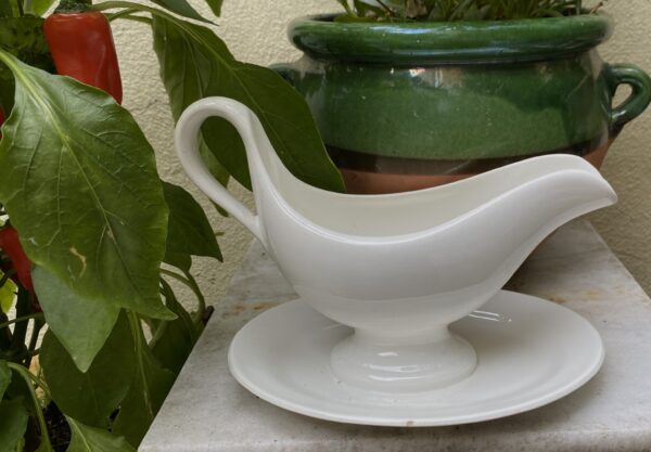 Antieke sauskom met onderplaat | Antique sauce boat with underplate – Manufacture Imperiale et Royale Nimy, early 20th century