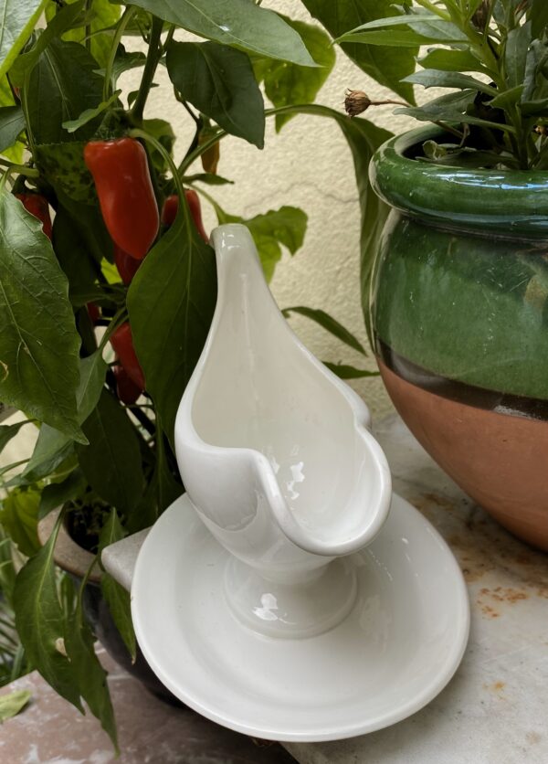 Antieke sauskom met onderplaat | Antique sauce boat with underplate – Manufacture Imperiale et Royale Nimy, early 20th century