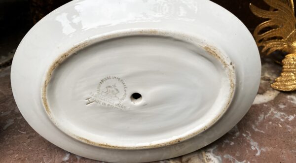 Antieke sauskom met onderplaat | Antique sauce boat with underplate – Manufacture Imperiale et Royale Nimy, early 20th century