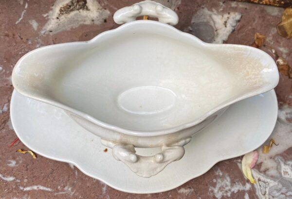 Antique white sauce boat with double‑ear ornament Imperial Model – Société Céramique Maastricht, late 19th century (7) Antieke witte sauskom met dubbeloorornament Model Imperial | Antique white sauce boat with double‑ear ornament Imperial Model – Société Céramique Maastricht, late 19th century