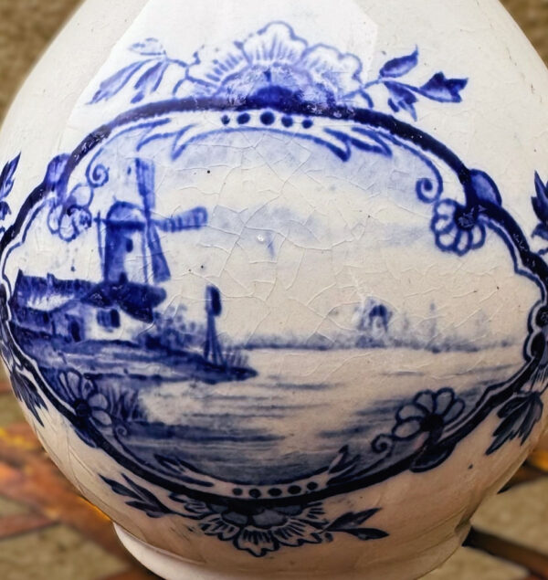 Charming Delft Blue vase with windmill and sailing ship scene – 20th century (11) Prachtig Delfts Blauw vaasje met molen- en scheepstafereel – Charming Delft Blue vase with windmill and sailing ship scene – 20th century