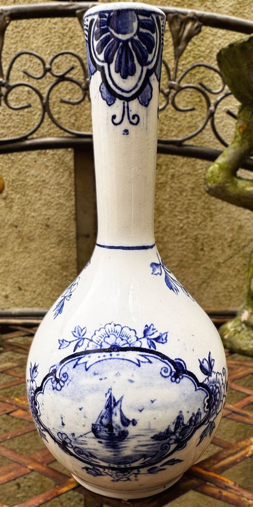 Charming Delft Blue vase with windmill and sailing ship scene – 20th century (3) Prachtig Delfts Blauw vaasje met molen- en scheepstafereel – Charming Delft Blue vase with windmill and sailing ship scene – 20th century