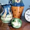 Charmant Vlaams melkkannetje in levendig blauw‑groen aardewerk | Charming Flemish blue‑green glazed milk jug – vintage earthenware