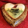 Prachtig hartvormig H. Bequet doosje met maritiem decor – Charming H. Bequet heart-shaped trinket box with maritime décor – mid-20th century