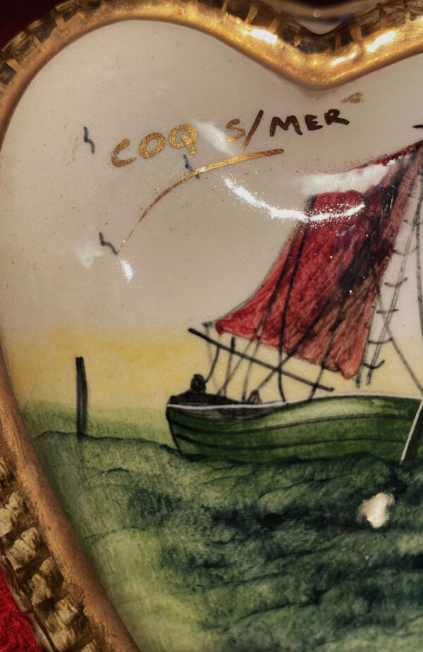 Prachtig hartvormig H. Bequet doosje met maritiem decor – Charming H. Bequet heart-shaped trinket box with maritime décor – mid-20th century