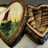 Prachtig hartvormig H. Bequet doosje met maritiem decor – Charming H. Bequet heart-shaped trinket box with maritime décor – mid-20th century