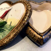 Prachtig hartvormig H. Bequet doosje met maritiem decor – Charming H. Bequet heart-shaped trinket box with maritime décor – mid-20th century