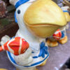 Prachtige handgeschilderde vissende pelikaanfamilie in matrozenpak – Charming hand-painted pelican family in sailor outfits – 20th C