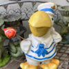 Prachtige handgeschilderde vissende pelikaanfamilie in matrozenpak – Charming hand-painted pelican family in sailor outfits – 20th C