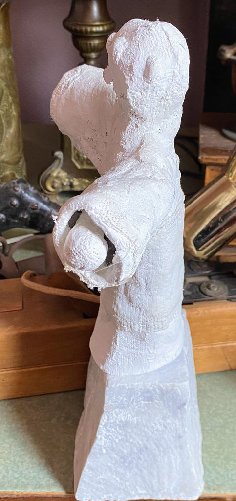 Charming naïve plaster gauze sculptures of playful figures – 20th C (10) Prachtige naïeve gipsgaas sculpturen van twee speelse figuren – Charming naïve plaster gauze sculptures of playful figures – 20th C