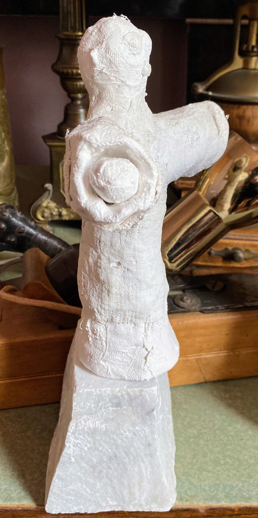 Charming naïve plaster gauze sculptures of playful figures – 20th C (11) Prachtige naïeve gipsgaas sculpturen van twee speelse figuren – Charming naïve plaster gauze sculptures of playful figures – 20th C