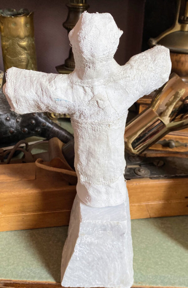 Charming naïve plaster gauze sculptures of playful figures – 20th C (12) Prachtige naïeve gipsgaas sculpturen van twee speelse figuren – Charming naïve plaster gauze sculptures of playful figures – 20th C
