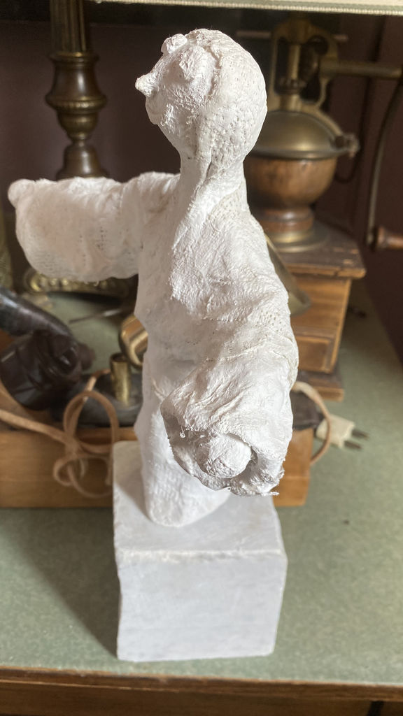 Charming naïve plaster gauze sculptures of playful figures – 20th C (15) Prachtige naïeve gipsgaas sculpturen van twee speelse figuren – Charming naïve plaster gauze sculptures of playful figures – 20th C