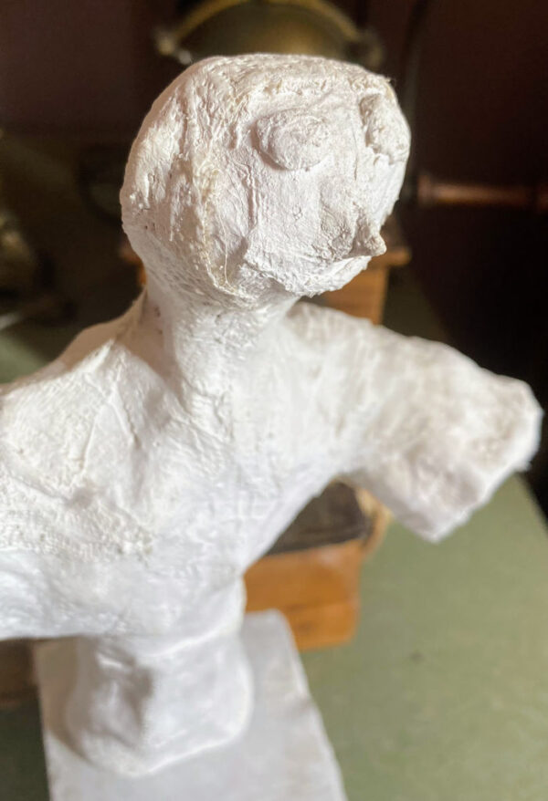 Charming naïve plaster gauze sculptures of playful figures – 20th C (17) Prachtige naïeve gipsgaas sculpturen van twee speelse figuren – Charming naïve plaster gauze sculptures of playful figures – 20th C