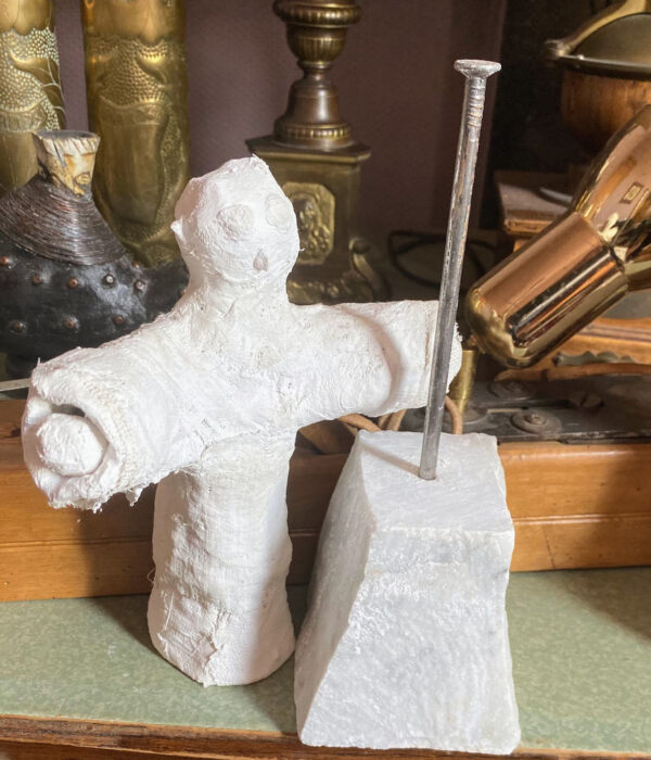 Charming naïve plaster gauze sculptures of playful figures – 20th C (5) Prachtige naïeve gipsgaas sculpturen van twee speelse figuren – Charming naïve plaster gauze sculptures of playful figures – 20th C