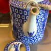Chinese vintage Famille rose porseleinen theepot met poëzie en schoonheden | Chinese Famille Rose porcelain teapot with poetry & beauties – 20th century