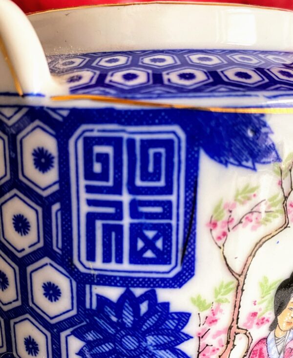 Chinese vintage Famille rose porseleinen theepot met poëzie en schoonheden | Chinese Famille Rose porcelain teapot with poetry & beauties – 20th century