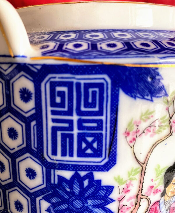 Chinese Famille Rose porcelain teapot with poetry & beauties – 20th century (5)_resultaat Chinese vintage Famille rose porseleinen theepot met poëzie en schoonheden | Chinese Famille Rose porcelain teapot with poetry & beauties – 20th century