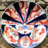 Chinese Imari dish – Mao period, hand‑painted porcelain (c. 1950) (8) Chinese Imari schotel – Mao‑periode, handbeschilderd porselein | Chinese Imari dish – Mao period, hand‑painted porcelain (c. 1950)