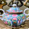 Chinese Rose Canton export porcelain sugar pot – Medallions & floral décor, Qing dynasty, late 19th century (12) Chinees export Rose Canton porseleinen suikerpot – Medaillons en bloemen, Ch’ing‑dynastie | Chinese Rose Canton export porcelain sugar pot – Medallions & floral décor, Qing dynasty, late 19th century