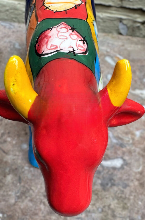 Colourful ceramic cow sculpture with heart motifs – ca. 2000 (14) Kleurrijk keramisch koeienbeeld met hartmotieven – Colourful ceramic cow sculpture with heart motifs – ca. 2000