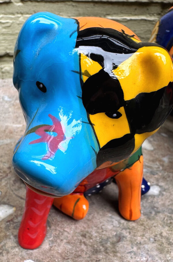 Veelkleurig keramisch lappendeken-varken in Miró-stijl – Colourful patchwork ceramic pig in Miró style – ca. 2000