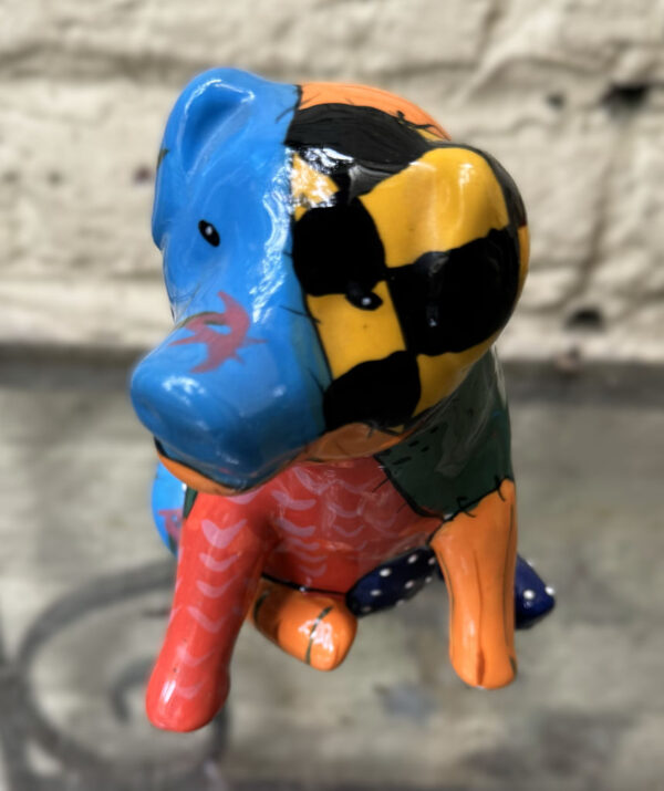 Veelkleurig keramisch lappendeken-varken in Miró-stijl – Colourful patchwork ceramic pig in Miró style – ca. 2000